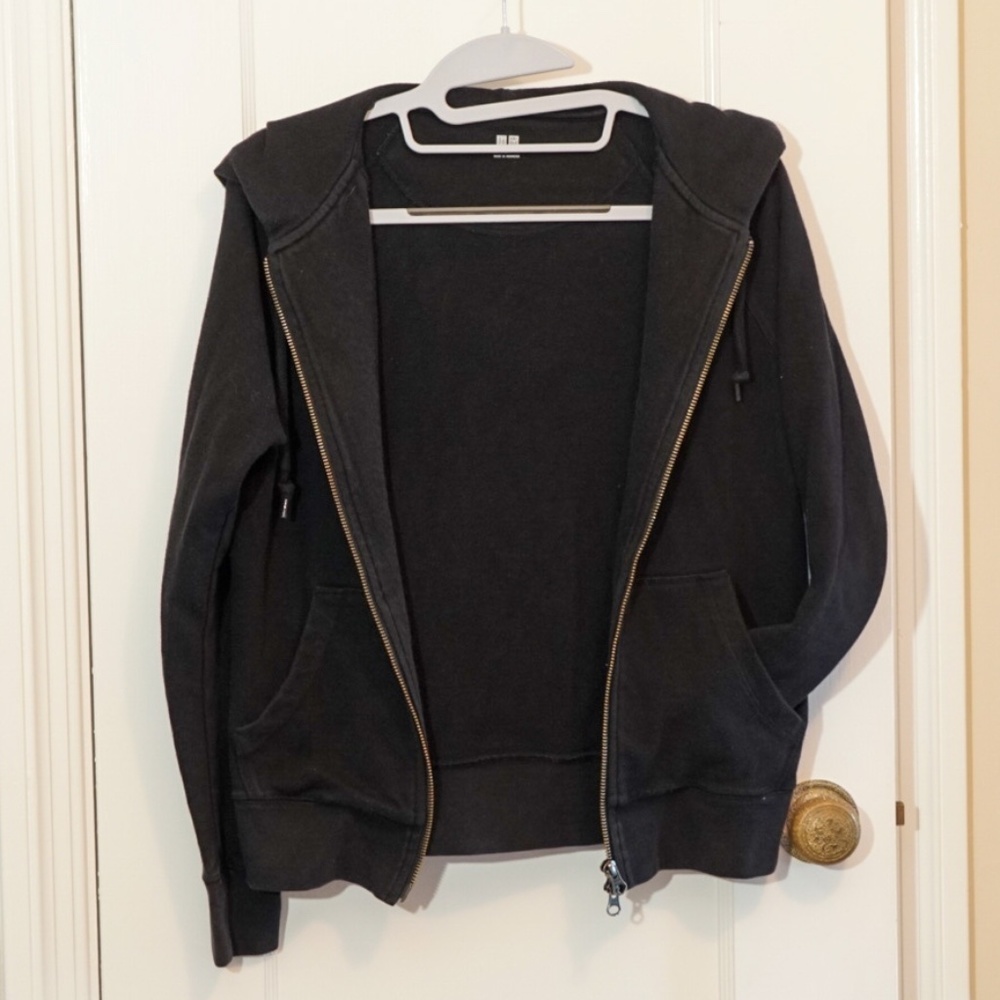 Uniqlo black zip up hoodie